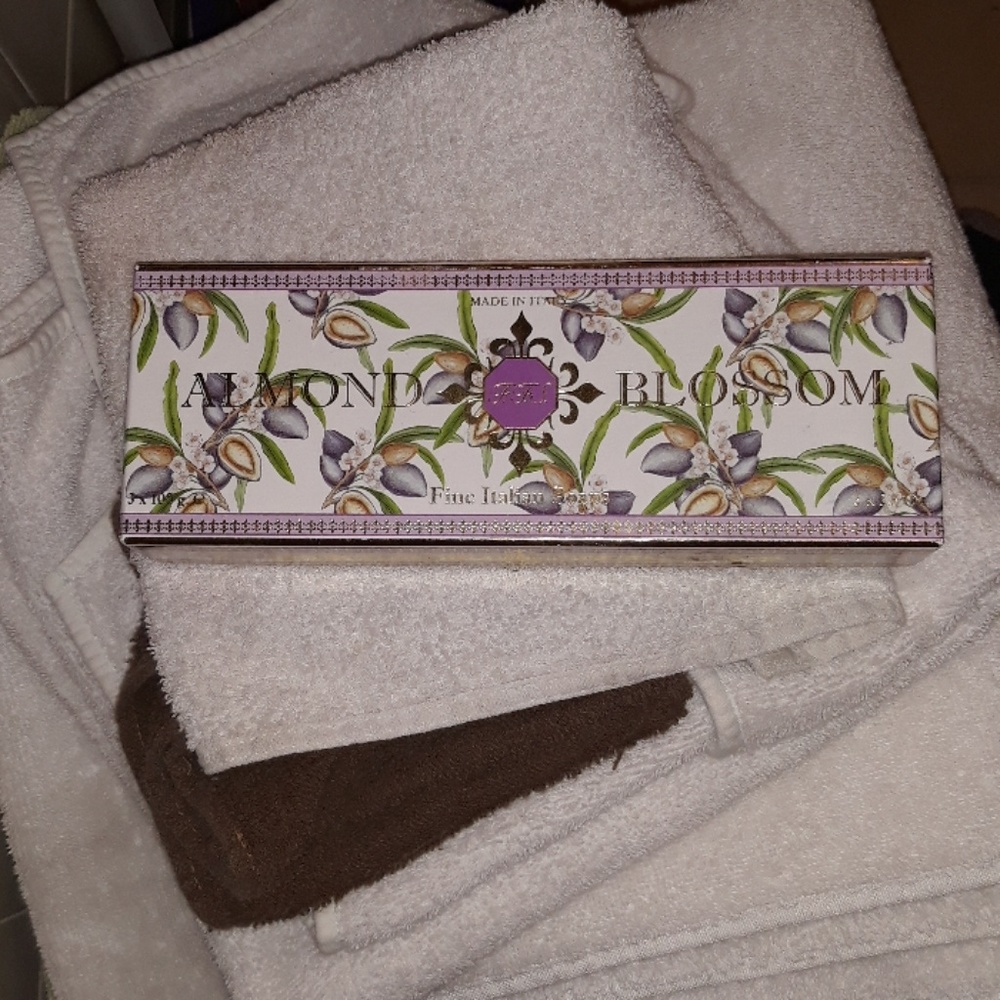BNIB ALMOND BLOSSOM 3 PIECE SOAP BUNDLE